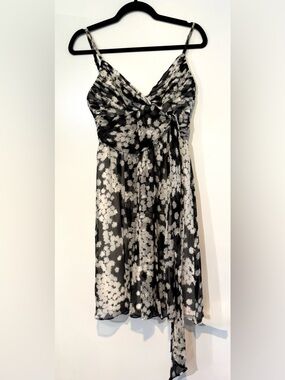BCBGMAXAZRIA Black & White Floral 100% Silk Pleated Cocktail Dress Size 6